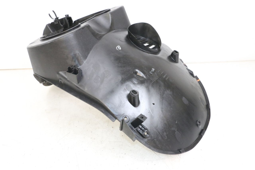 photo de FRONT WHEEL HUB PIAGGIO NEW TYPHOON 50 (2018 - 2021) - Alternative perspective