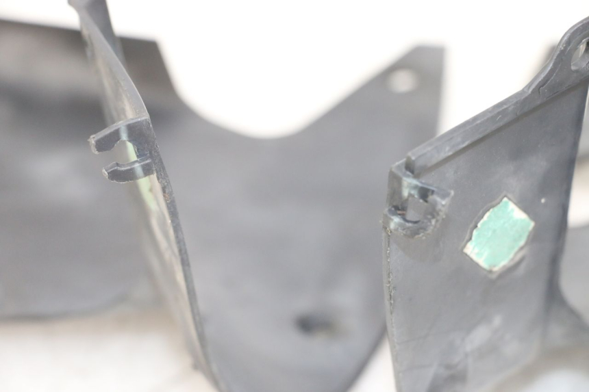 photo de FRONT WHEEL FENDER HONDA NTV DEAUVILLE 650 (1998 - 2001) - Technical close-up