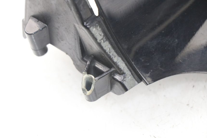 photo de FRONT WHEEL AXLE DAELIM S2 FI 125 (2008 - 2017) - Distinctive features