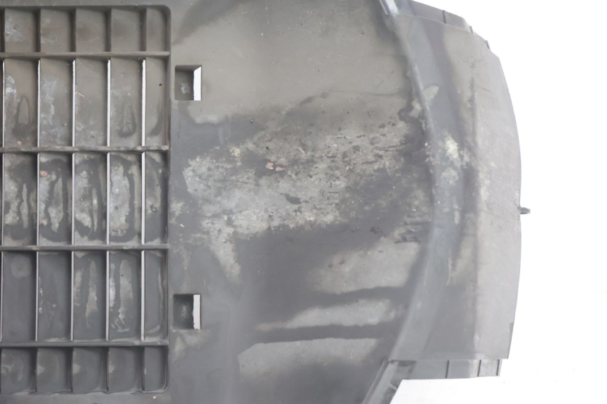 photo de FRONT UNDERTRAY PEUGEOT SATELIS 125 (2006 - 2009) - Zoom on usage condition