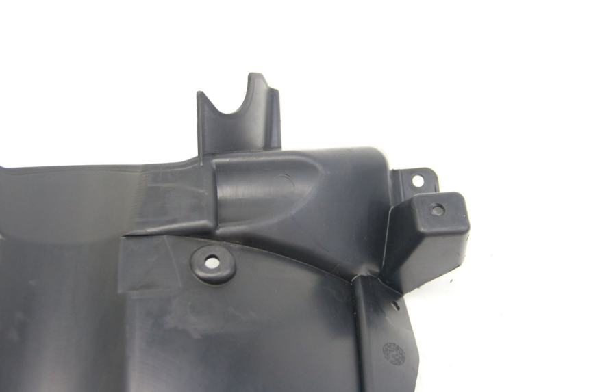 photo de FRONT WHEEL AXLE SUZUKI SIXTEEN 125 (2008 - 2010) - Zoom on usage condition