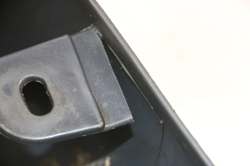 photo de FRONT UNDERTRAY PIAGGIO SUPER LX 125 (2000 - 2003) - Zoom on usage condition