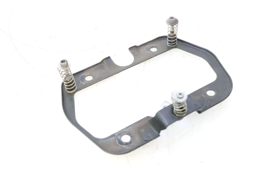 photo de HEADLIGHT BRACKET BMW C1 125 (2000 - 2003) - Zoom on usage condition