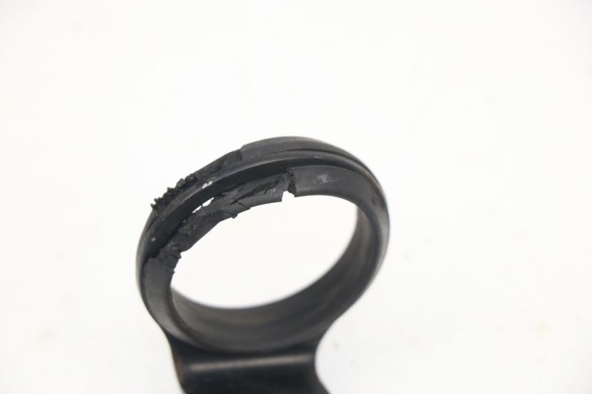 photo de HEADLIGHT BRACKET SUZUKI DR DJEBEL 600 (1985 - 1990) - Component detail