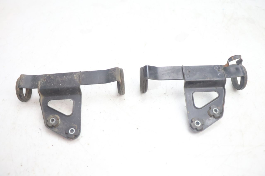photo de HEADLIGHT BRACKET SUZUKI DR S 600 (1985 - 1989) - Alternative perspective