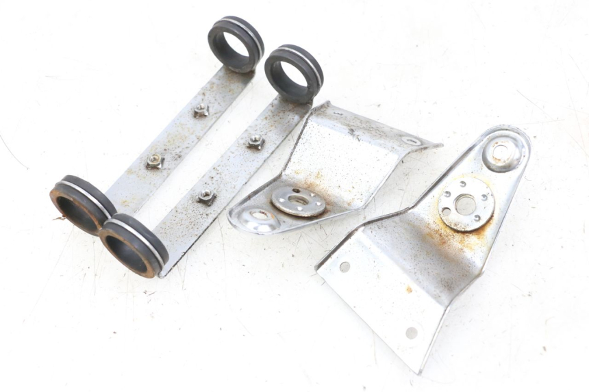 photo de HEADLIGHT BRACKET HYOSUNG GF 125 (2001 - 2005) - Component detail