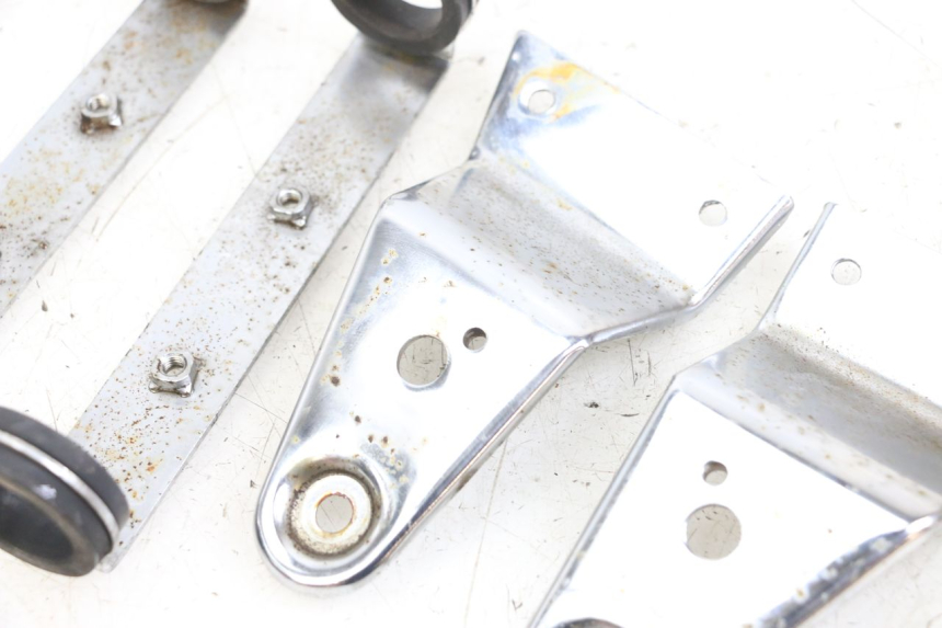 photo de HEADLIGHT BRACKET HYOSUNG GF 125 (2001 - 2005) - Fixing points details