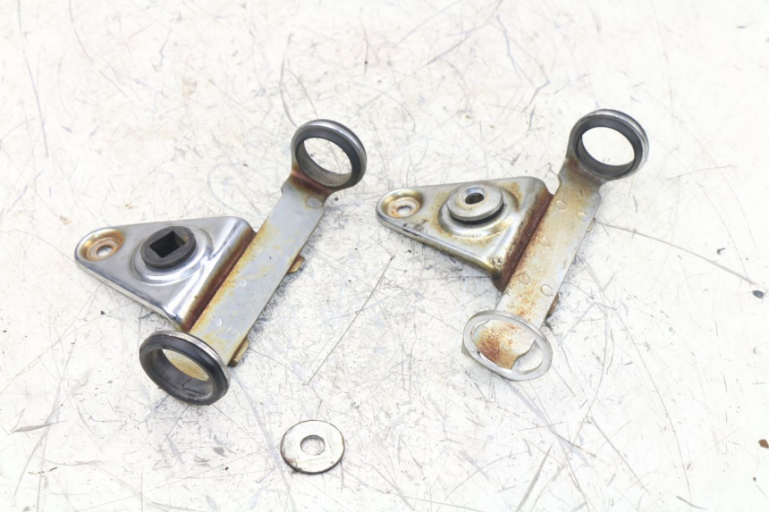 photo de HEADLIGHT BRACKET SUZUKI GN 125 (1997 - 2000) - Component detail