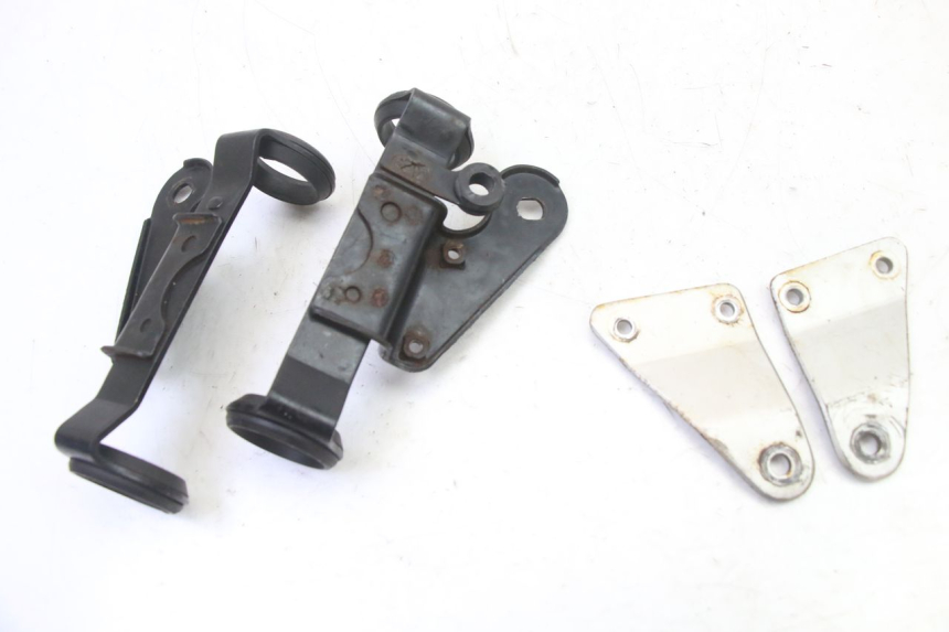 photo de HEADLIGHT BRACKET SUZUKI GS GSE 500 (2001 - 2003) - Component detail