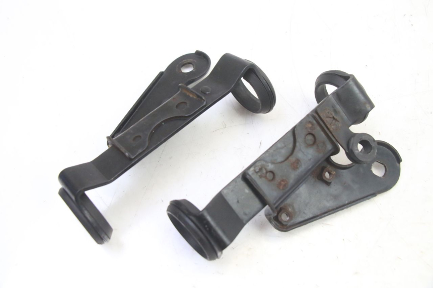photo de HEADLIGHT BRACKET SUZUKI GS GSE 500 (2001 - 2003) - Alternative perspective