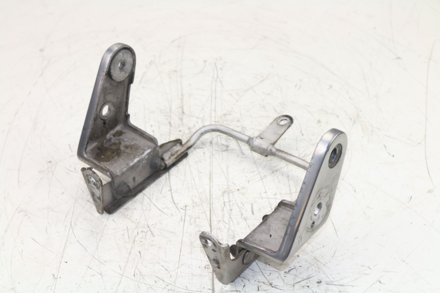photo de HEADLIGHT BRACKET KAWASAKI ZEPHYR 550 (1991 - 1998) - Alternative perspective