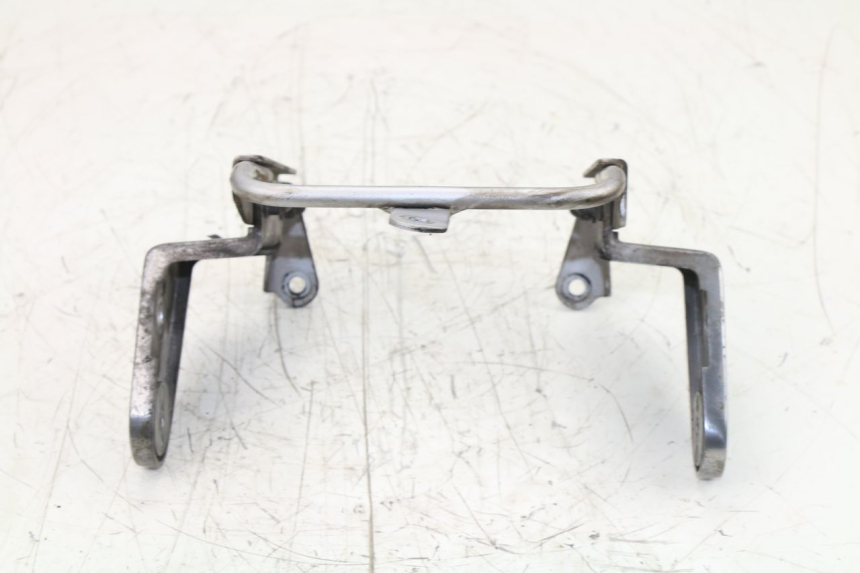 photo de HEADLIGHT BRACKET KAWASAKI ZEPHYR 550 (1991 - 1998) - Technical close-up