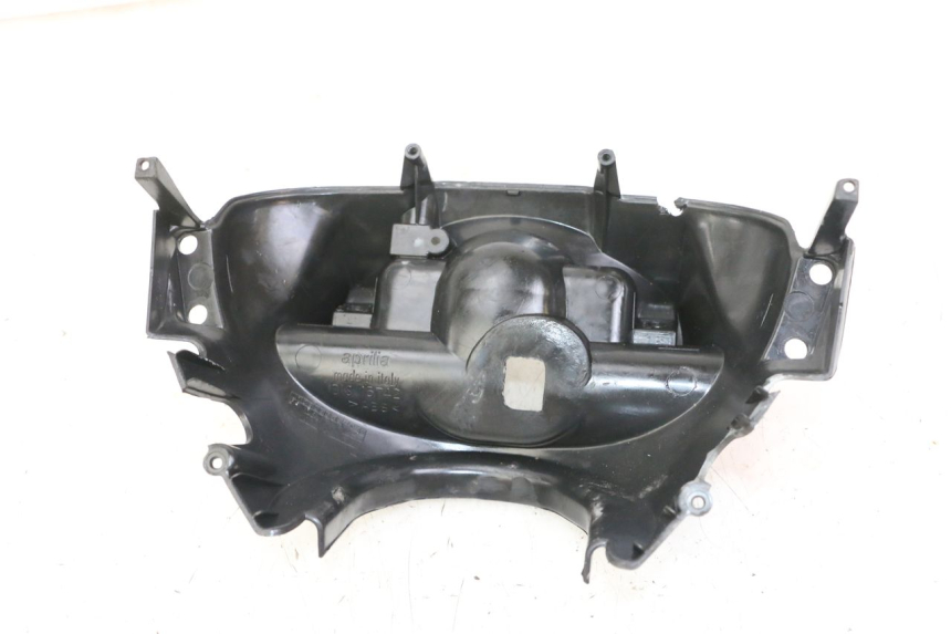 photo de HEADLIGHT BRACKET APRILIA SCARABEO GT TOURING 125 (1999 - 2005) - Component detail