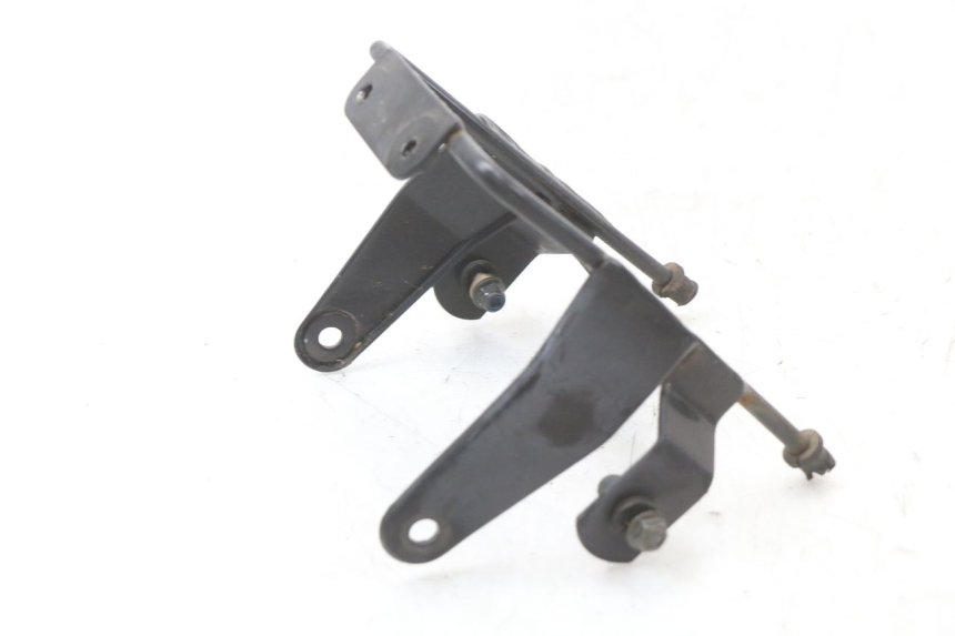 photo de HEADLIGHT BRACKET SKYTEAM SKYMAX PRO 125 (2012 - 2016) - Zoom on usage condition