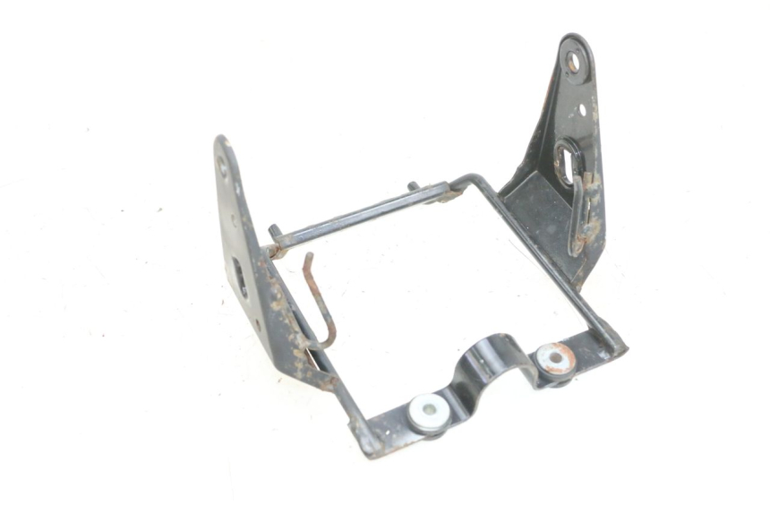 photo de HEADLIGHT BRACKET DAELIM VJ ROADWIN FI 125 (2008 - 2017) - Alternative perspective