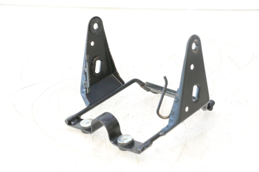 photo de HEADLIGHT BRACKET DAELIM VJ ROADWIN 125 (2004 - 2007) - Zoom on usage condition