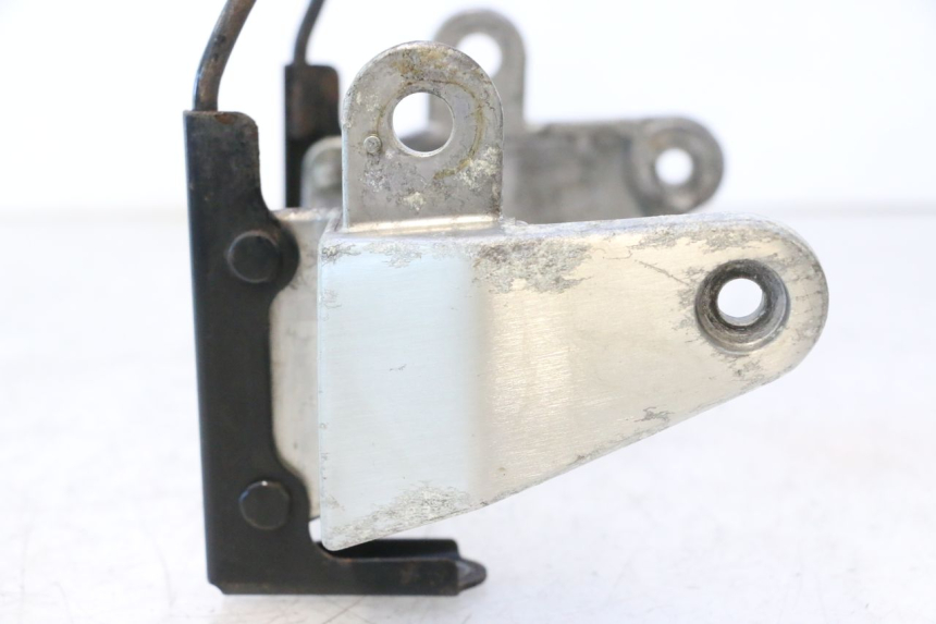 photo de HEADLIGHT BRACKET YAMAHA XJR 1300 (1998 - 2002) - Checked used part