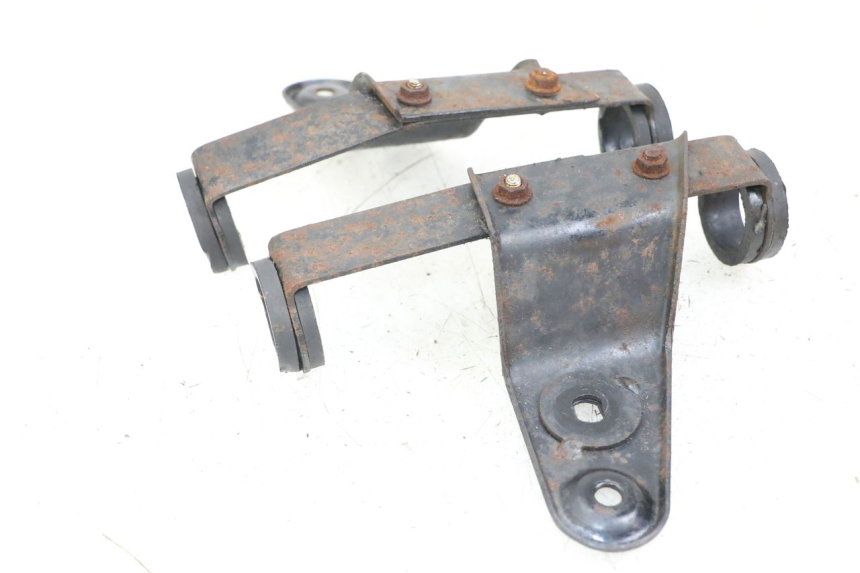 photo de HEADLIGHT BRACKET SYM XS 125 (2007 - 2016) - Zoom on usage condition