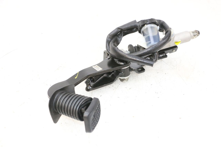 photo de BRAKE PEDAL PIAGGIO MP3 HPE 300 (2019 - 2026) - Fixing points details