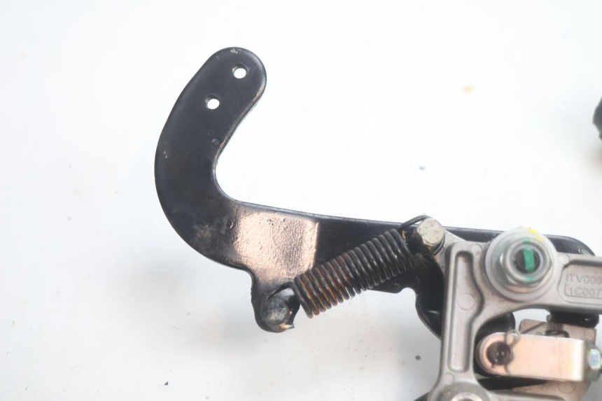 photo de BRAKE PEDAL PIAGGIO MP3 HPE 530 (2022 - 2026) - Zoom on usage condition