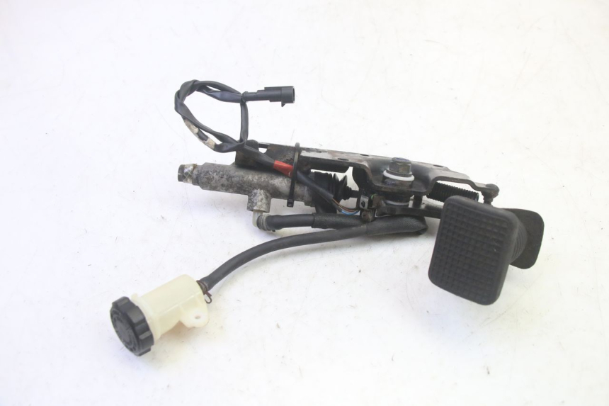 photo de BRAKE PEDAL PIAGGIO MP3 RL 250 (2006 - 2010) - Fixing points details
