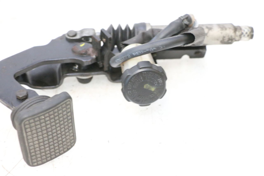photo de BRAKE PEDAL PIAGGIO MP3 RL 250 (2006 - 2010) - Zoom on usage condition