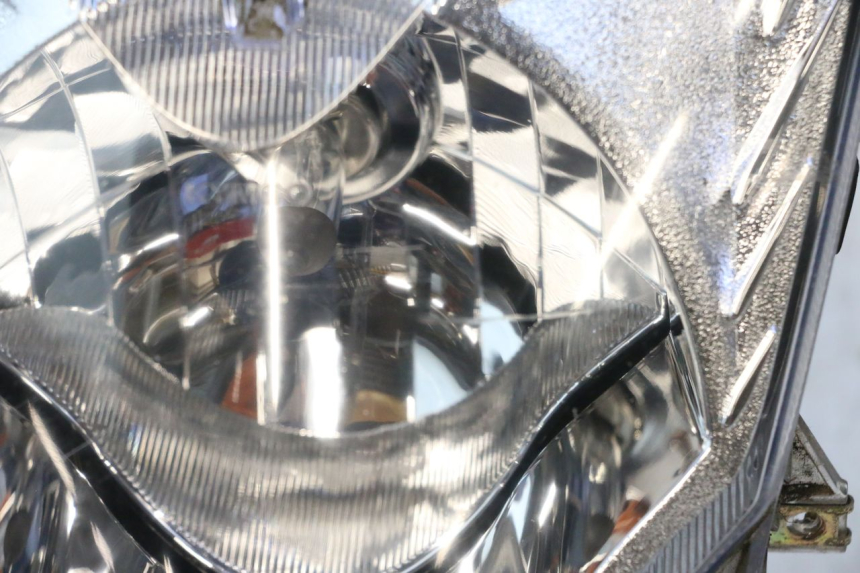 photo de HEADLIGHT KYMCO AGILITY 16+ 4T 50 (2018 - 2023) - Distinctive features