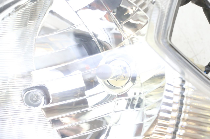 photo de FRONT HEADLIGHT KYMCO AGILITY 4T 50 (2005 - 2018) - Fixing points details