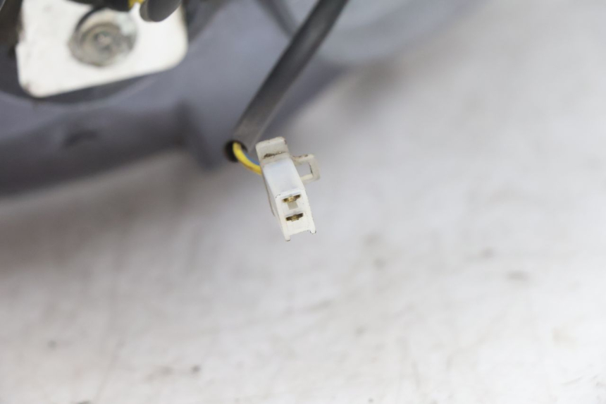 photo de HEADLIGHT APRILIA ATLANTIC S 125 (2010 - 2013) - Fixing points details
