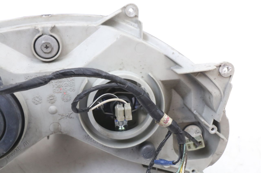 photo de FRONT HEADLIGHT SUZUKI BURGMAN 125 (2007 - 2014) - Fixing points details