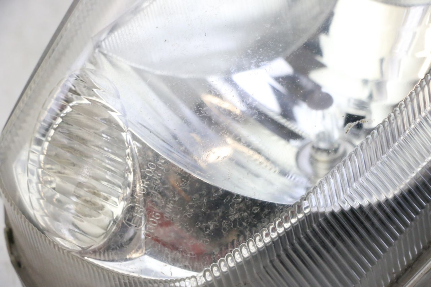 photo de FRONT HEADLIGHT SUZUKI BURGMAN 125 (2007 - 2014) - Zoom on usage condition