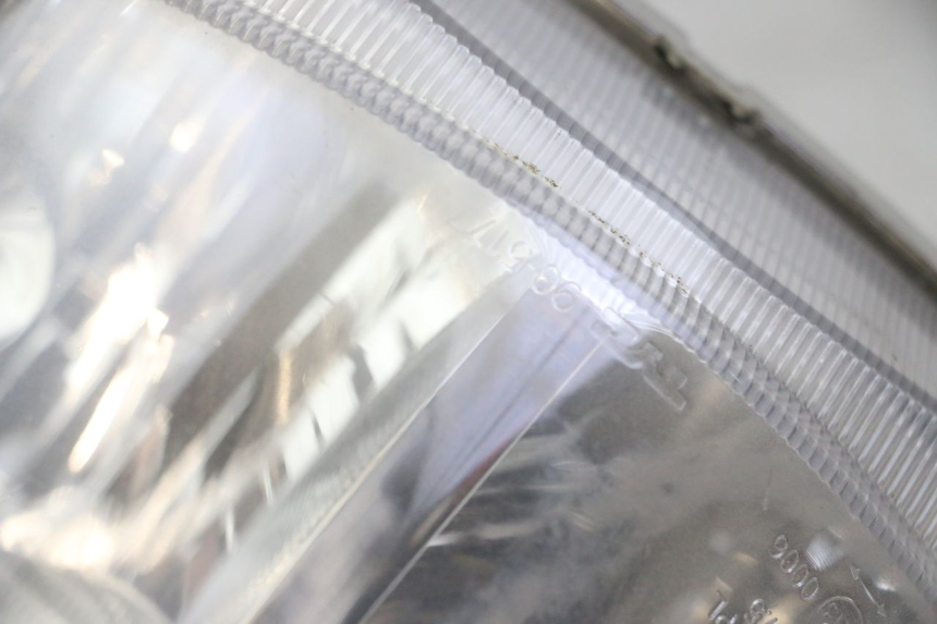 photo de FRONT HEADLIGHT SUZUKI BURGMAN 125 (2007 - 2014) - Zoom on usage condition