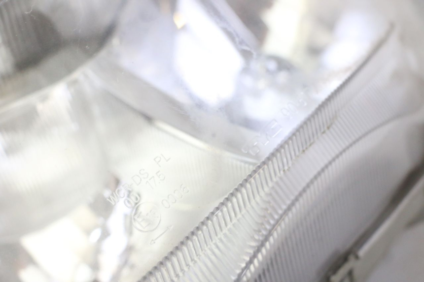 photo de FRONT HEADLIGHT SUZUKI BURGMAN 125 (2007 - 2014) - Alternative perspective