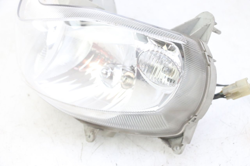photo de FRONT HEADLIGHT SUZUKI BURGMAN 125 (2007 - 2014) - Technical close-up