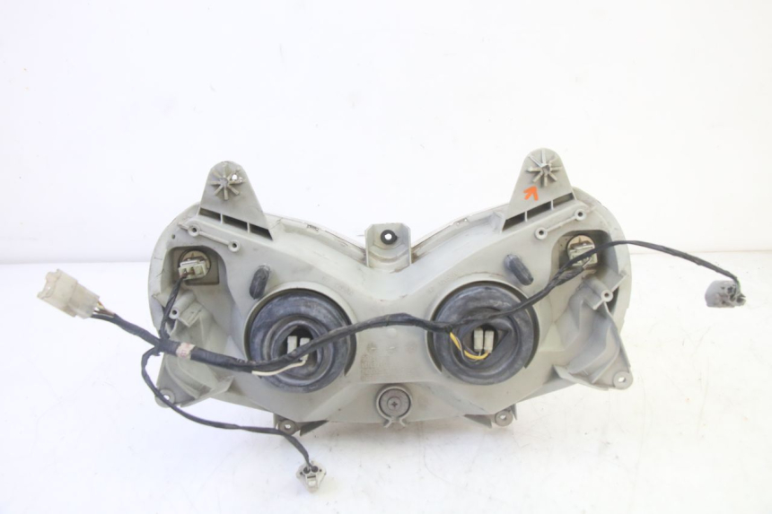 photo de FRONT HEADLIGHT SUZUKI BURGMAN 125 (2007 - 2014) - Surface and material condition