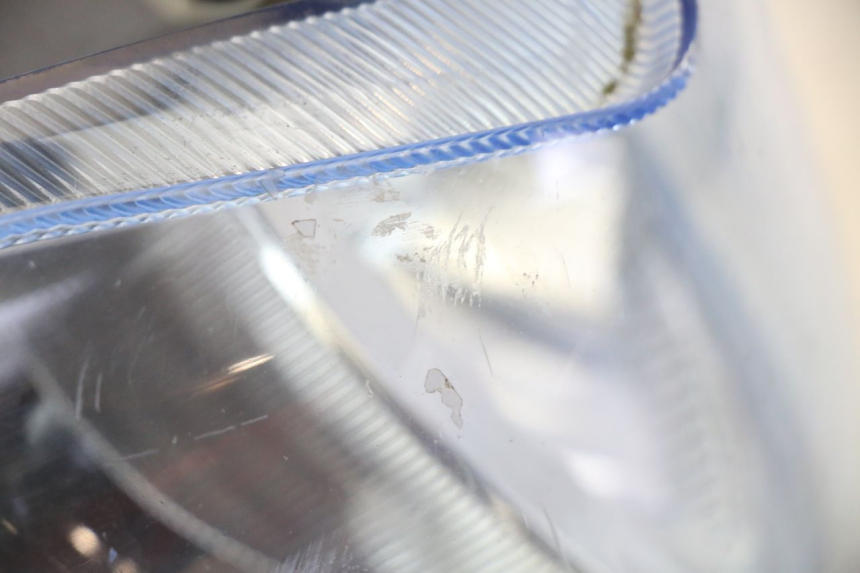 photo de FRONT HEADLIGHT SUZUKI BURGMAN 125 (2007 - 2014) - Zoom on usage condition