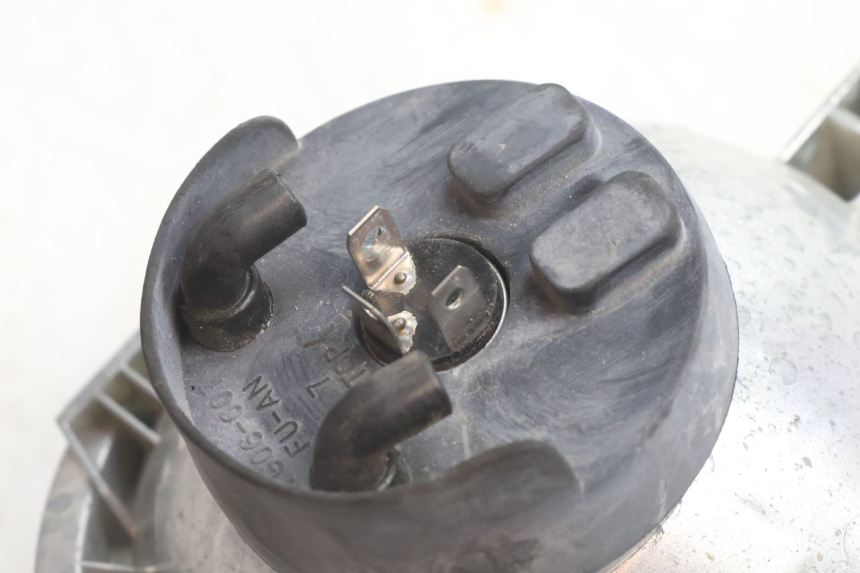 photo de FRONT HEADLIGHT YAMAHA BW'S BWS 125 (2010 - 2013) - Fixing points details