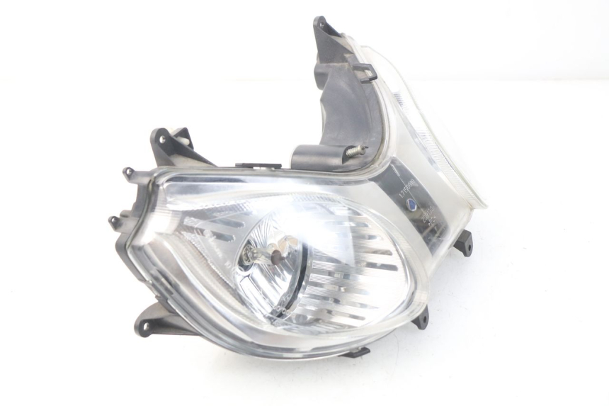 photo de HEADLIGHT PIAGGIO CARNABY 125 (2007 - 2011) - Fixing points details