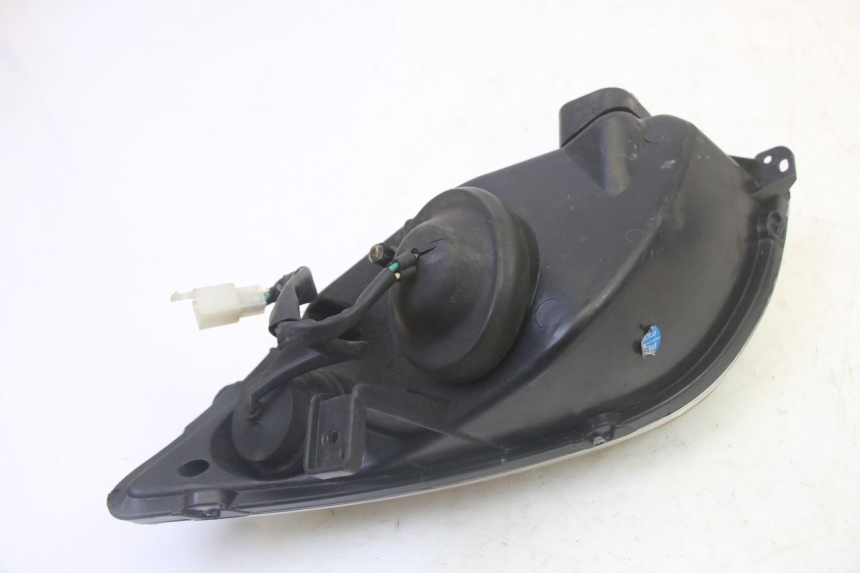 photo de FRONT HEADLIGHT PEUGEOT CITYSTAR 50 (2013 - 2017) - Surface and material condition