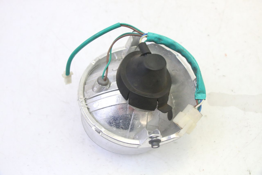 photo de FRONT HEADLIGHT SYM CROX 4T 50 (2016 - 2023) - Surface and material condition