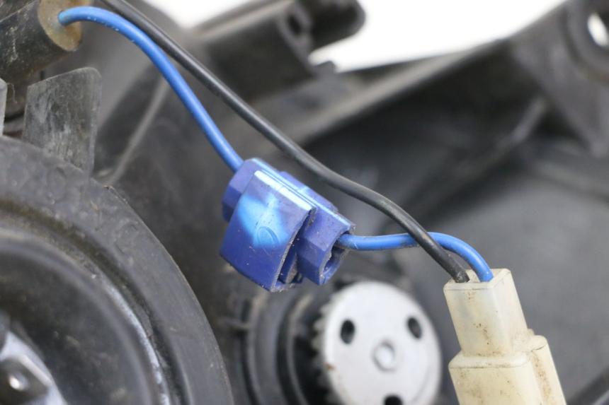 photo de FRONT HEADLIGHT YAMAHA CYGNUS X 125 (2004 - 2007) - Component detail