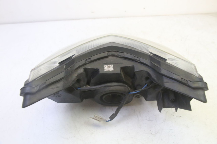 photo de HEADLIGHT YAMAHA CYGNUS X INJECTION 125 (2007 - 2013) - Surface and material condition