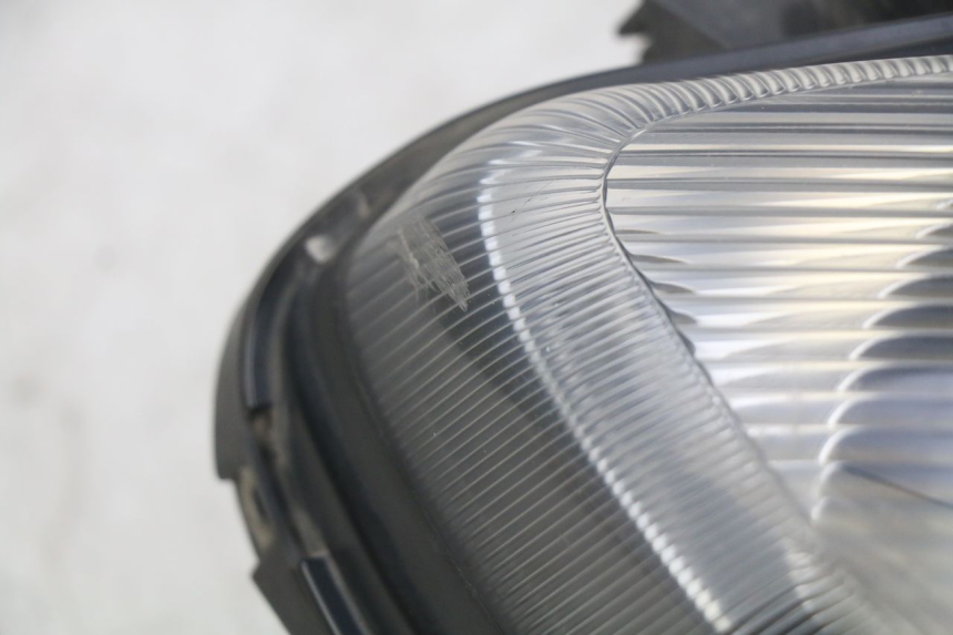 photo de RIGHT FRONT HEADLIGHT SUZUKI BURGMAN 650 (2002 - 2004) - Surface and material condition
