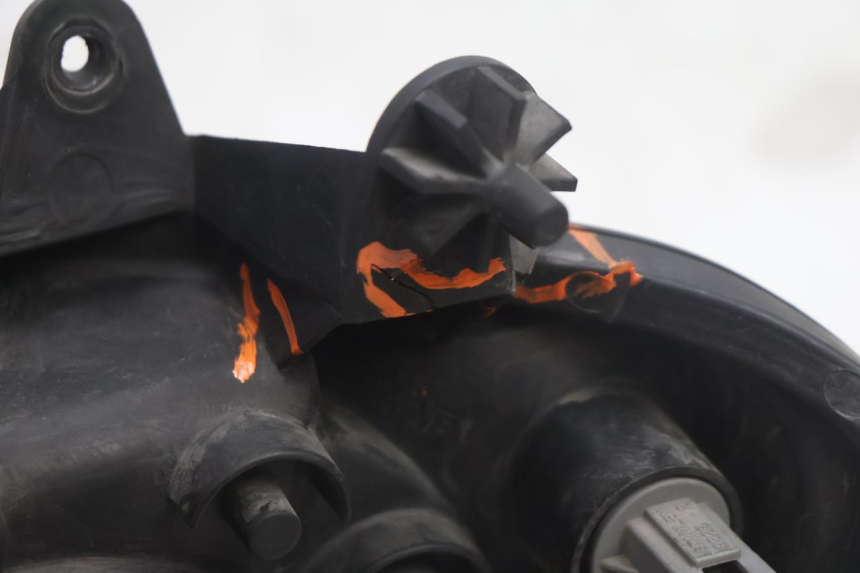 photo de RIGHT HEADLIGHT SUZUKI BURGMAN EXECUTIVE ABS 650 (2006 - 2012) - Checked used part