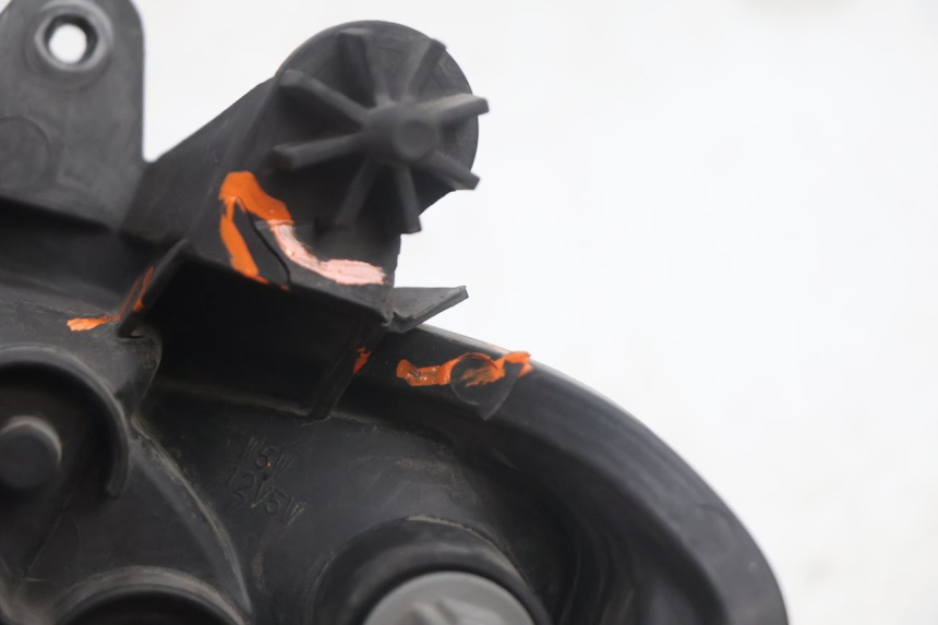 photo de RIGHT HEADLIGHT SUZUKI BURGMAN EXECUTIVE ABS 650 (2006 - 2012) - Markings and original references