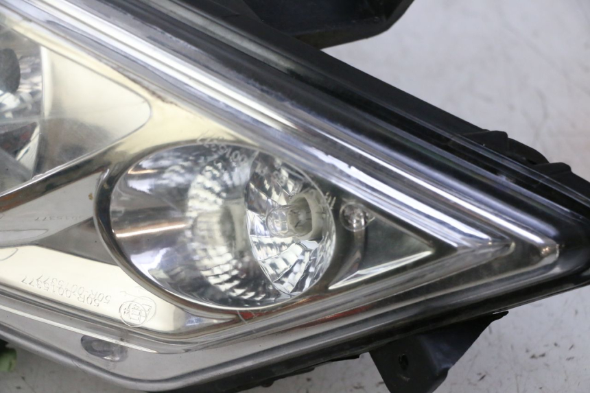 photo de RIGHT FRONT HEADLIGHT PEUGEOT CITYSTAR 50 (2013 - 2017) - Zoom on usage condition