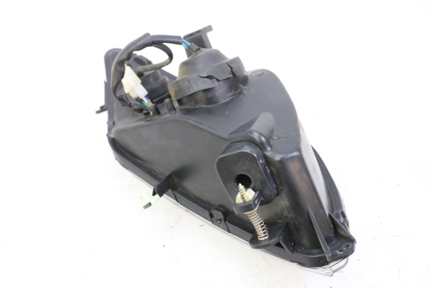 photo de RIGHT FRONT HEADLIGHT PEUGEOT CITYSTAR 50 (2013 - 2017) - Surface and material condition