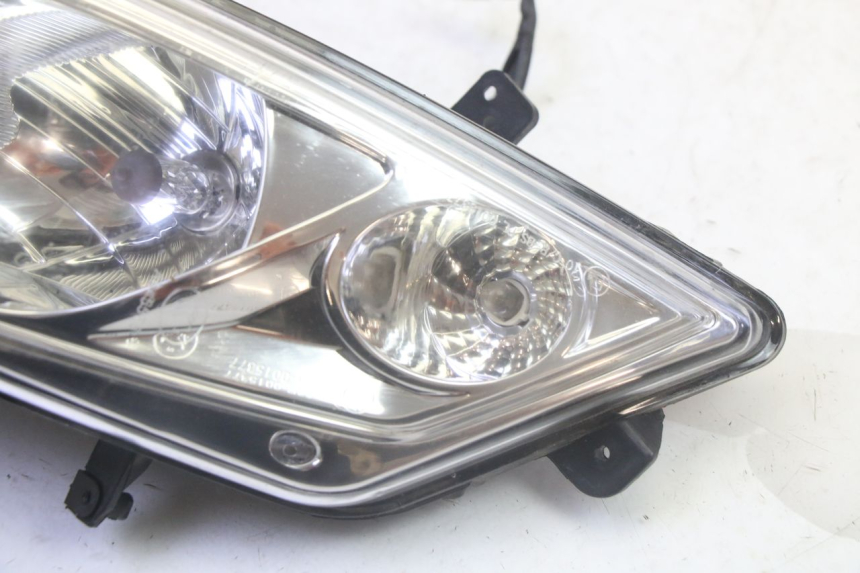 photo de RIGHT FRONT HEADLIGHT PEUGEOT CITYSTAR 50 (2013 - 2017) - Zoom on usage condition