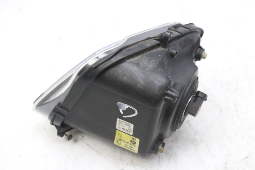 photo de RIGHT FRONT HEADLIGHT DERBI GPR 50 (2004 - 2009) - Alternative perspective