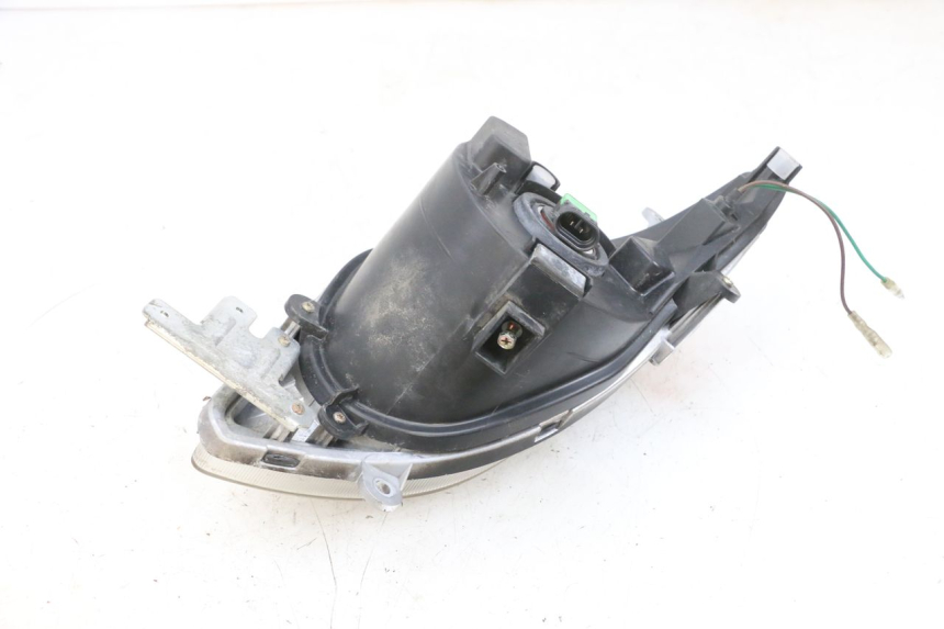 photo de RIGHT HEADLIGHT SYM GTS EVO 125 (2009 - 2013) - Surface and material condition